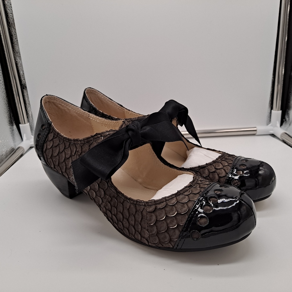 All black fish bow Mary Jane pumps Heels brown black gold 38, US 8